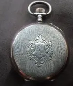 Guilloché-argent-montre-1910.webp