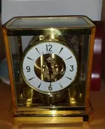 reloj Atmos_Aurora Duque.webp