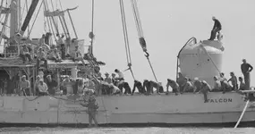 Rescue-and-salvage-of-the-Squalus-submarine-in-1939.webp