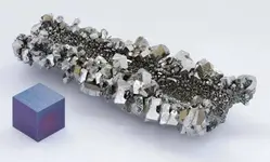Niobium_crystals_and_1cm3_cube.webp