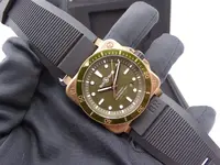 bell & ross diver bronze limited edition green 2560.webp