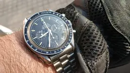 OMEGA SPEEDY GUANTE.webp