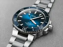 Oris_Calibre_400-Aquis-2.webp