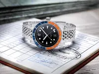 1 aquascaphe_gmt_lifestyle03_orange_v2.webp