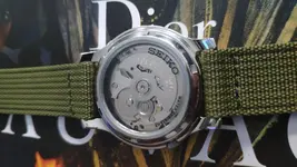 Seiko 5 Military Trasera.webp Seiko 5 Military Trasera.webp