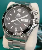 Orient200MDiverBlack-cropped.webp