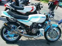 YAMAHA RD 350 WHITE-BLUE.webp
