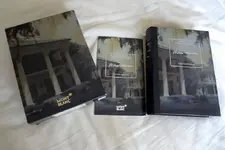 Cajas y librito.webp