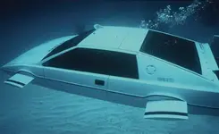 james-bond-lotus-esprit-submarine.webp