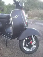 Vespa por delante.webp