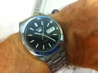 seiko 5 black.webp